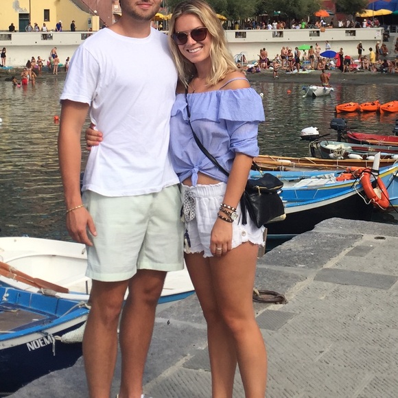 White shorts - Picture 1 of 2